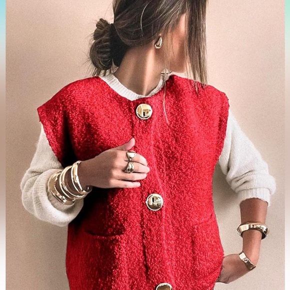 NWOT Women’s Cropped Christmas Red Sweater Vest with Gold Buttons Size Medium - Picture 3 of 11